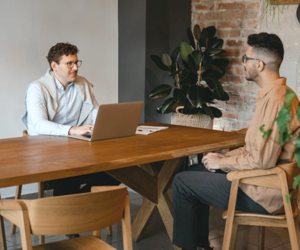 學員進行財務報表分析練習